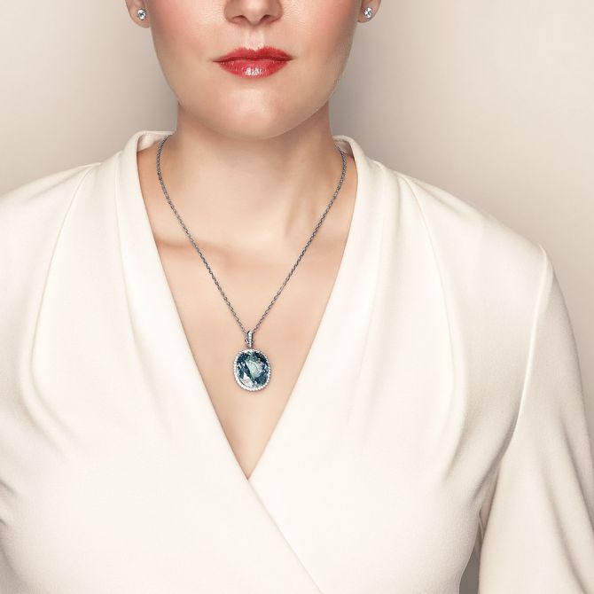Aquamarine necklace on female model