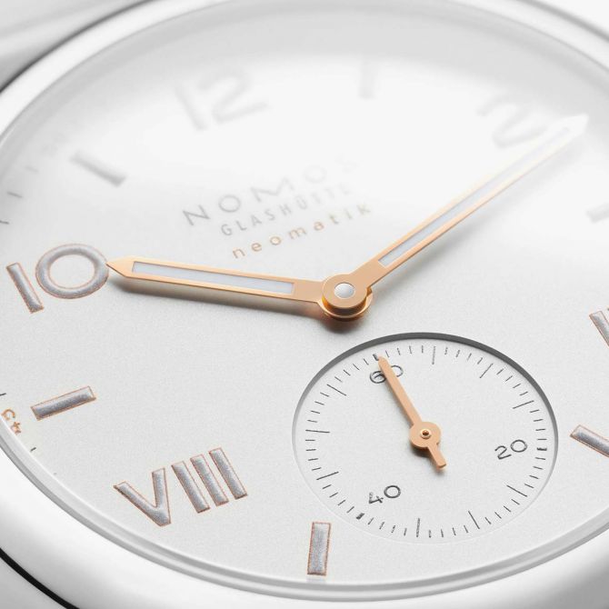 Nomos 748 top