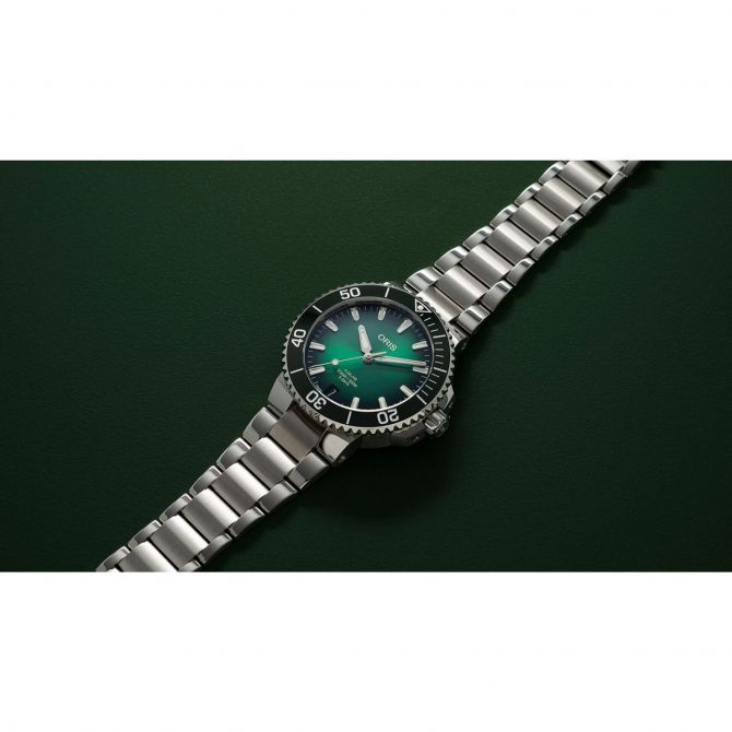 Oris Watches Aquis Date Calibre 400 41.5mm Watch Green Dial