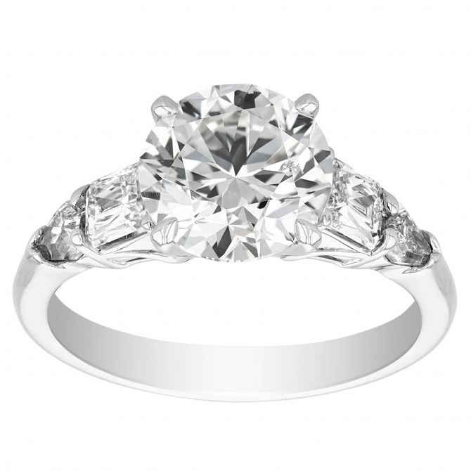 Round Diamond 5 Stone Engagement Ring in Platinum