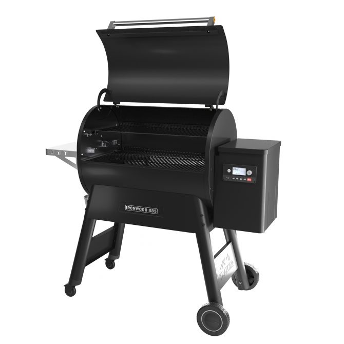 TRAEGER PELLET GRILL/SMOKER