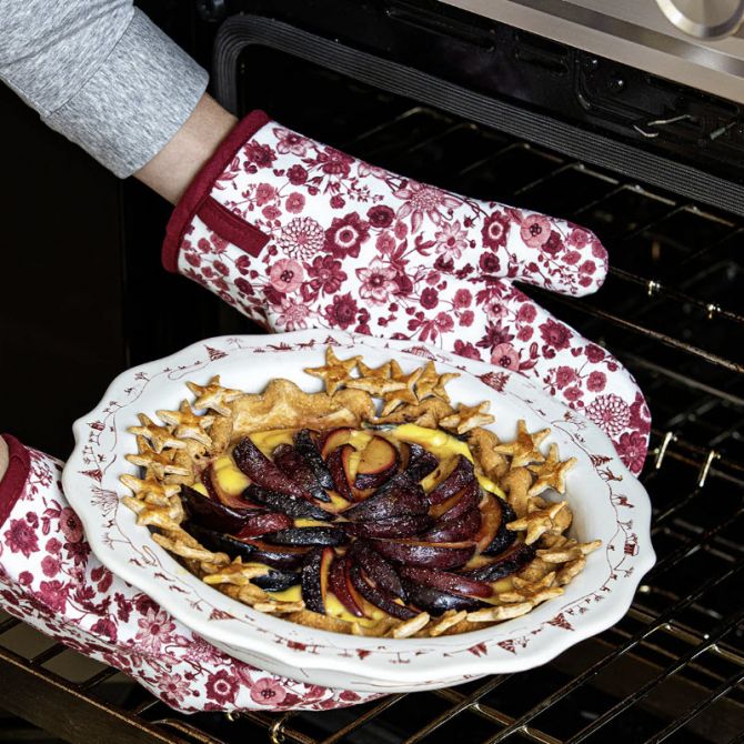 Juliska Berry and Thread Pie Dish