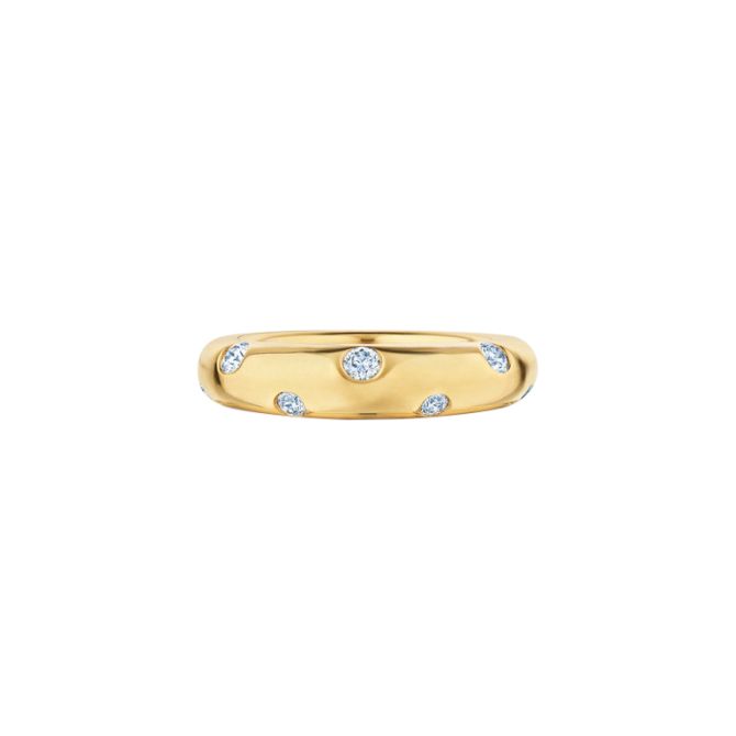 Kwiat Cobblestone Flush Set Round Diamond Ring in Yellow Gold